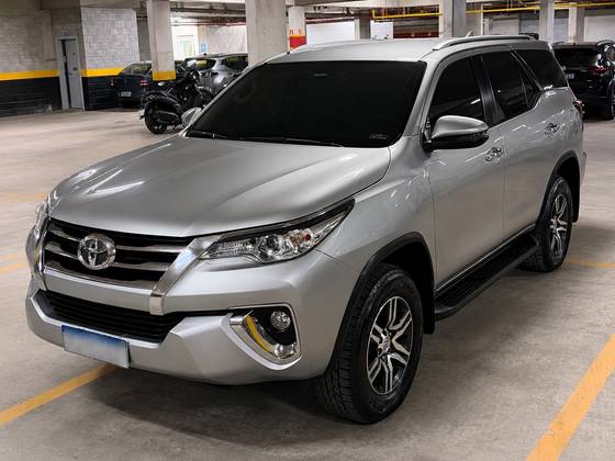 TOYOTA HILUX SW4 2.7 SRV 7 LUGARES 4X2 16V FLEX 4P AUTOMÁTICO TOYOTA HILUX SW4 2.7 SRV 7 LUGARES 4X2 16V FLEX 4P AUTOMÁTICO